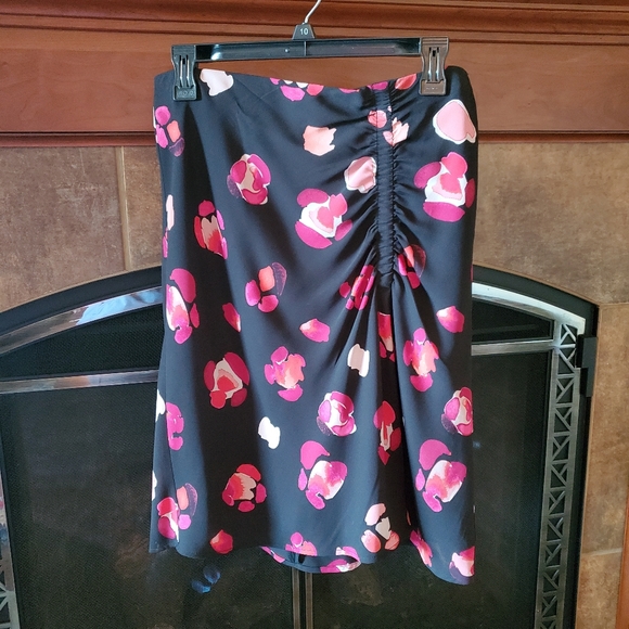 EUC CAbi Petal skirt, sz M - Picture 2 of 3